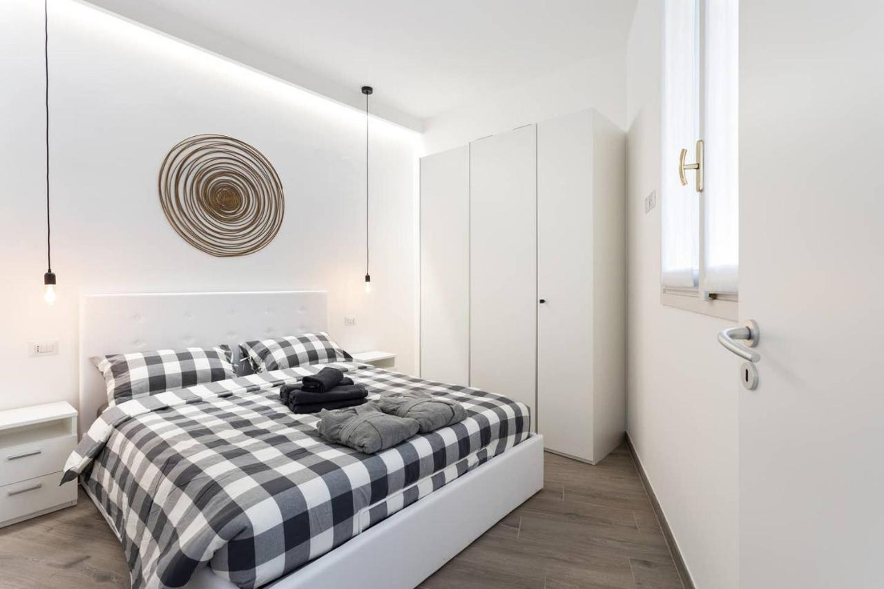 Modern And New Flat In Duomo Area Apartman Milánó Kültér fotó